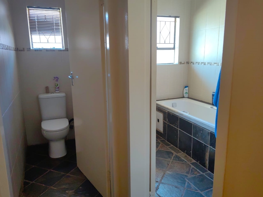 5 Bedroom Property for Sale in Greenhills Gauteng