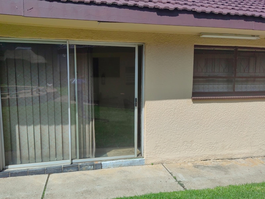 5 Bedroom Property for Sale in Greenhills Gauteng