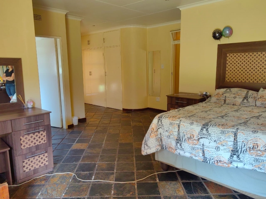 5 Bedroom Property for Sale in Greenhills Gauteng