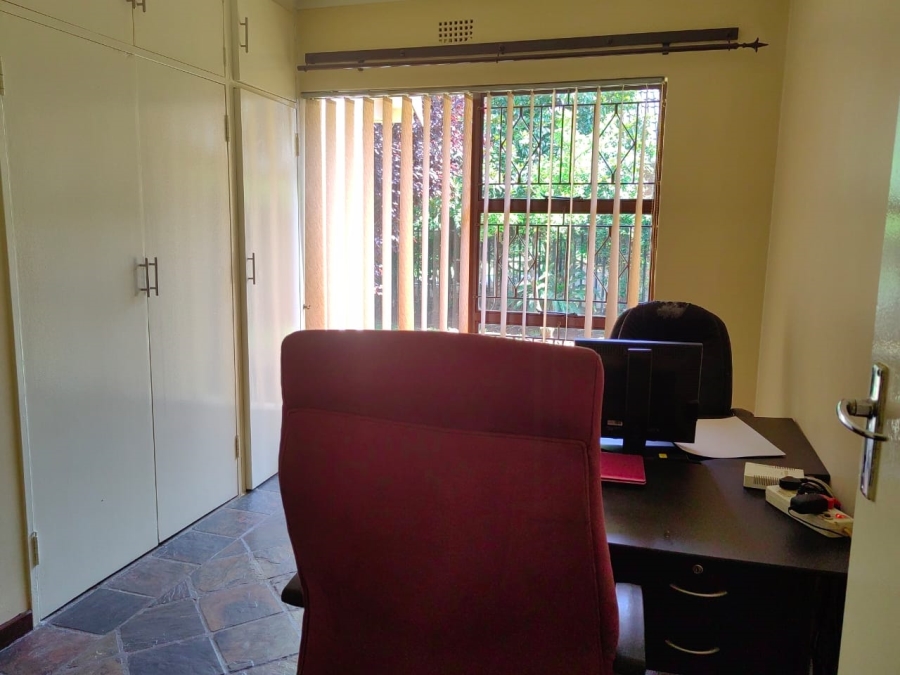 5 Bedroom Property for Sale in Greenhills Gauteng