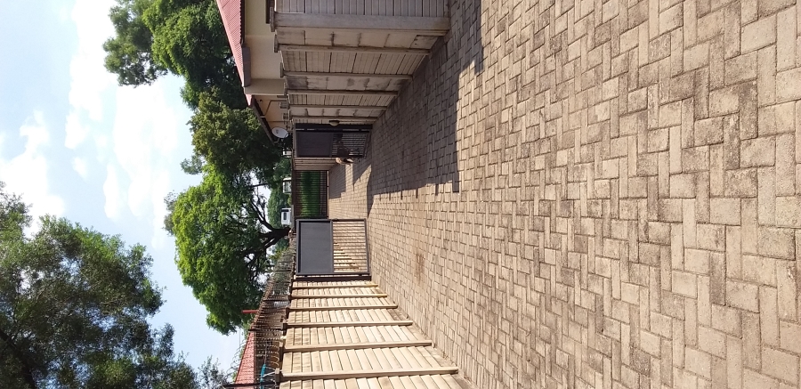 6 Bedroom Property for Sale in Eloffsdal Gauteng