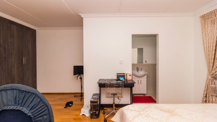 2 Bedroom Property for Sale in Fairlead Gauteng