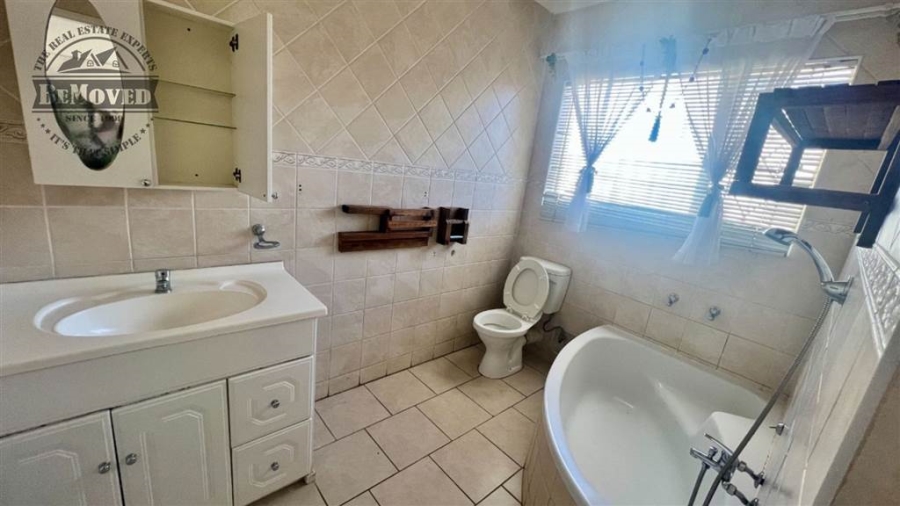 4 Bedroom Property for Sale in Farrarmere Gauteng