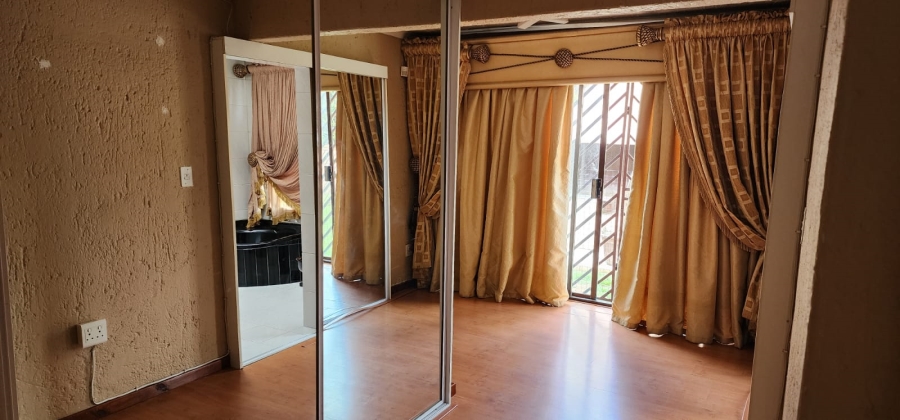 5 Bedroom Property for Sale in Kenmare Gauteng