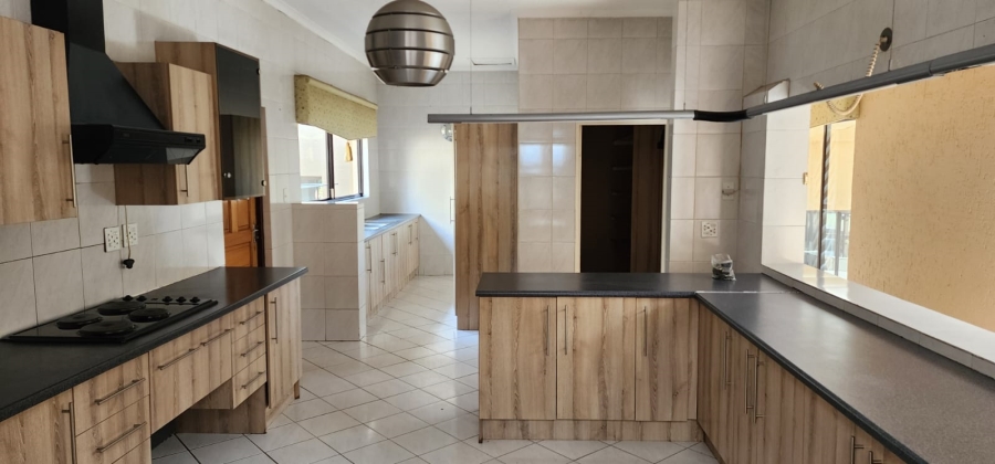 5 Bedroom Property for Sale in Kenmare Gauteng