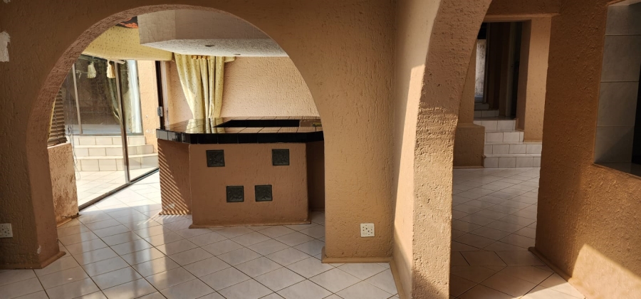 5 Bedroom Property for Sale in Kenmare Gauteng