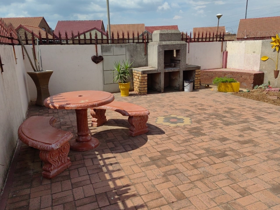 3 Bedroom Property for Sale in Toekomsrus Gauteng