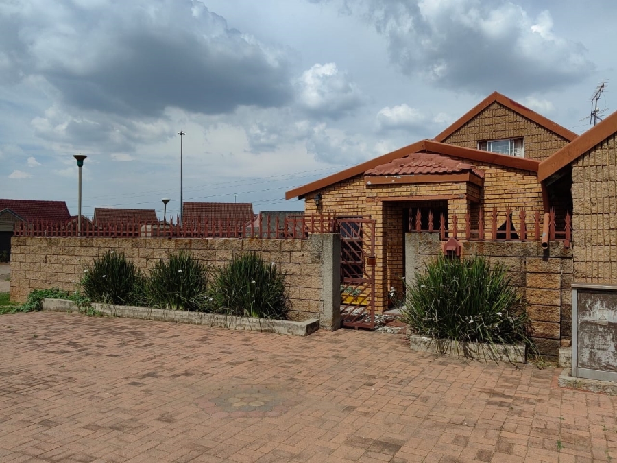 3 Bedroom Property for Sale in Toekomsrus Gauteng