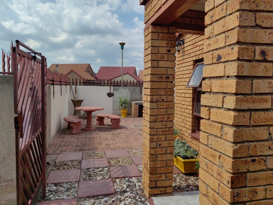 3 Bedroom Property for Sale in Toekomsrus Gauteng