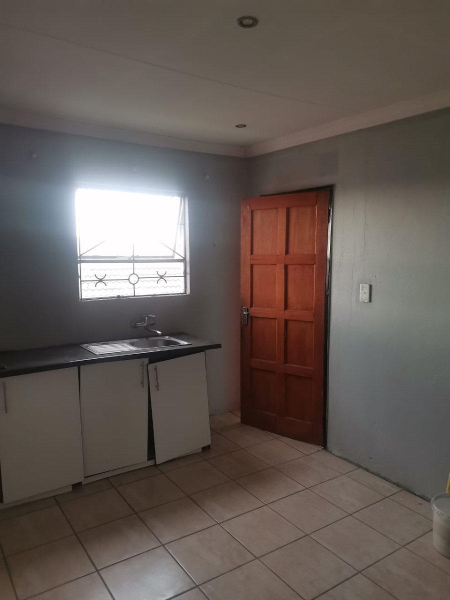 To Let  Bedroom Property for Rent in Birch Acres Gauteng