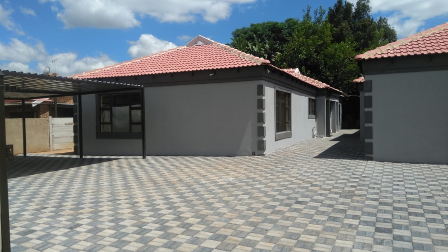 To Let 2 Bedroom Property for Rent in Theresa Park Gauteng