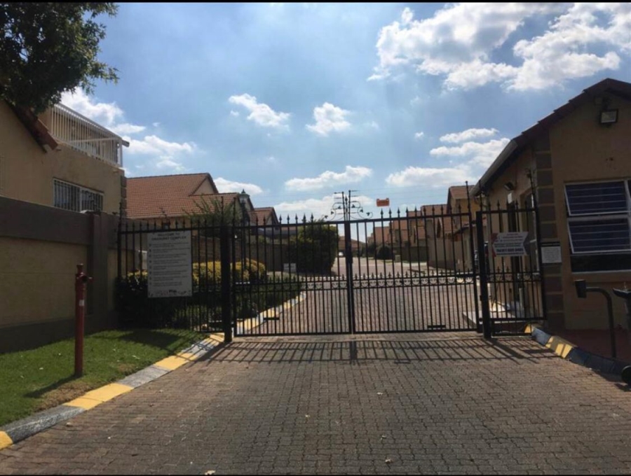 1 Bedroom Property for Sale in Buccleuch Gauteng