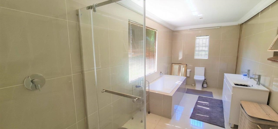 4 Bedroom Property for Sale in Honingneskrans Ah Gauteng