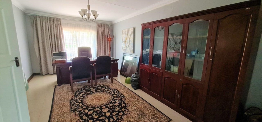 4 Bedroom Property for Sale in Honingneskrans Ah Gauteng