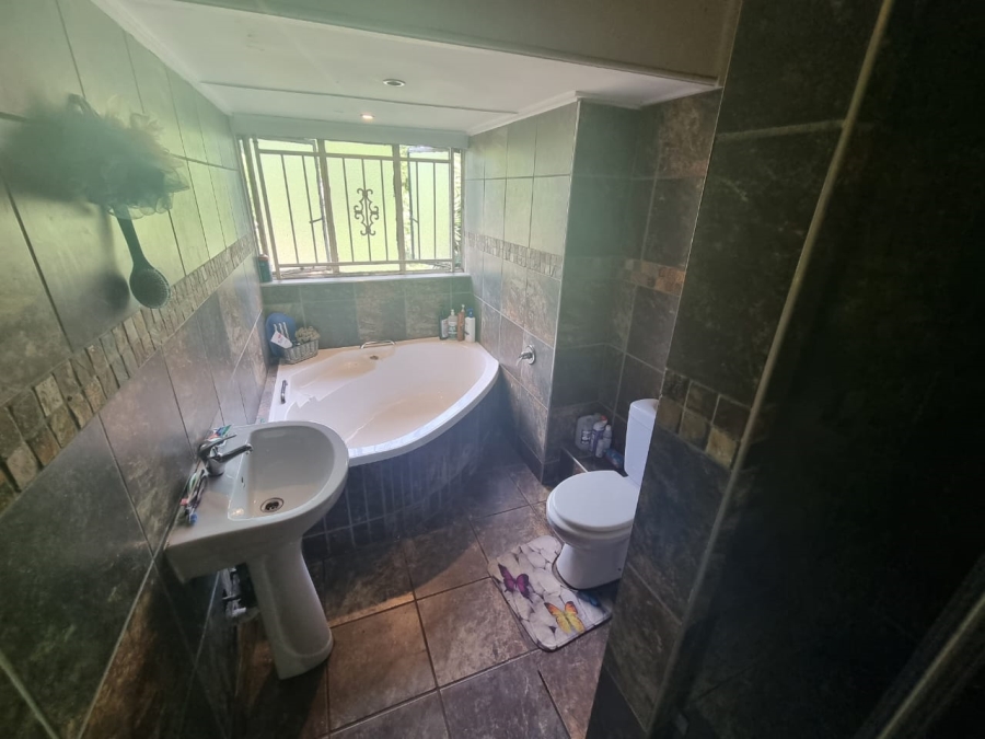 4 Bedroom Property for Sale in Greenhills Gauteng