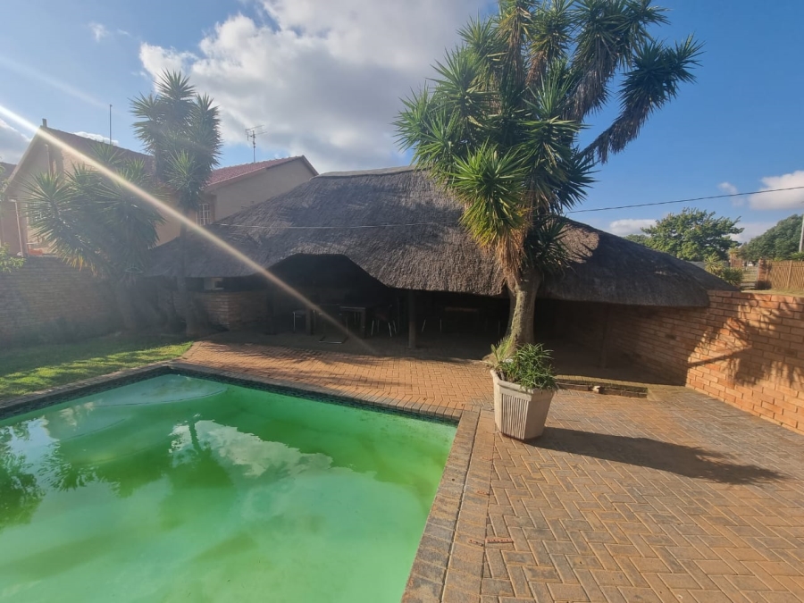 4 Bedroom Property for Sale in Greenhills Gauteng