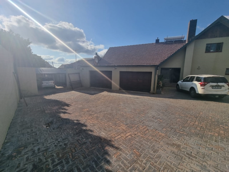 4 Bedroom Property for Sale in Greenhills Gauteng