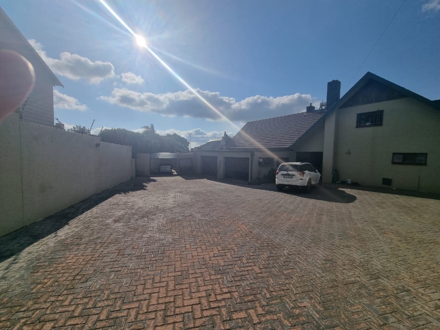 4 Bedroom Property for Sale in Greenhills Gauteng