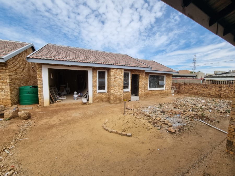 2 Bedroom Property for Sale in Greenhills Gauteng