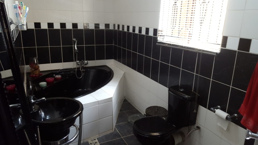To Let 3 Bedroom Property for Rent in Meadowlands Gauteng