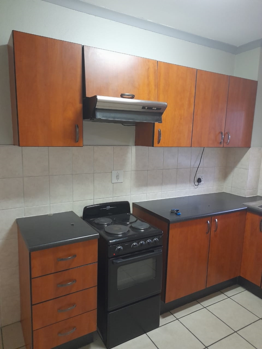 To Let 2 Bedroom Property for Rent in Dayanglen Gauteng