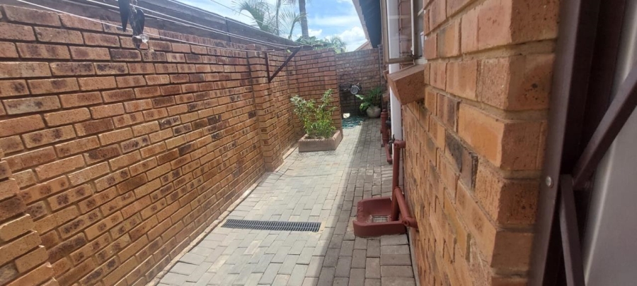 3 Bedroom Property for Sale in Annlin Gauteng