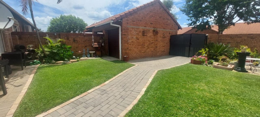 3 Bedroom Property for Sale in Annlin Gauteng