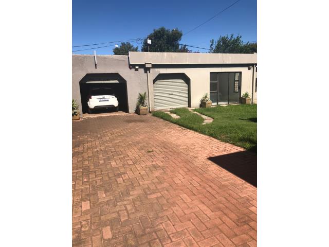 5 Bedroom Property for Sale in Malvern East Gauteng