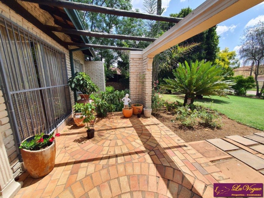 4 Bedroom Property for Sale in Die Wilgers Gauteng