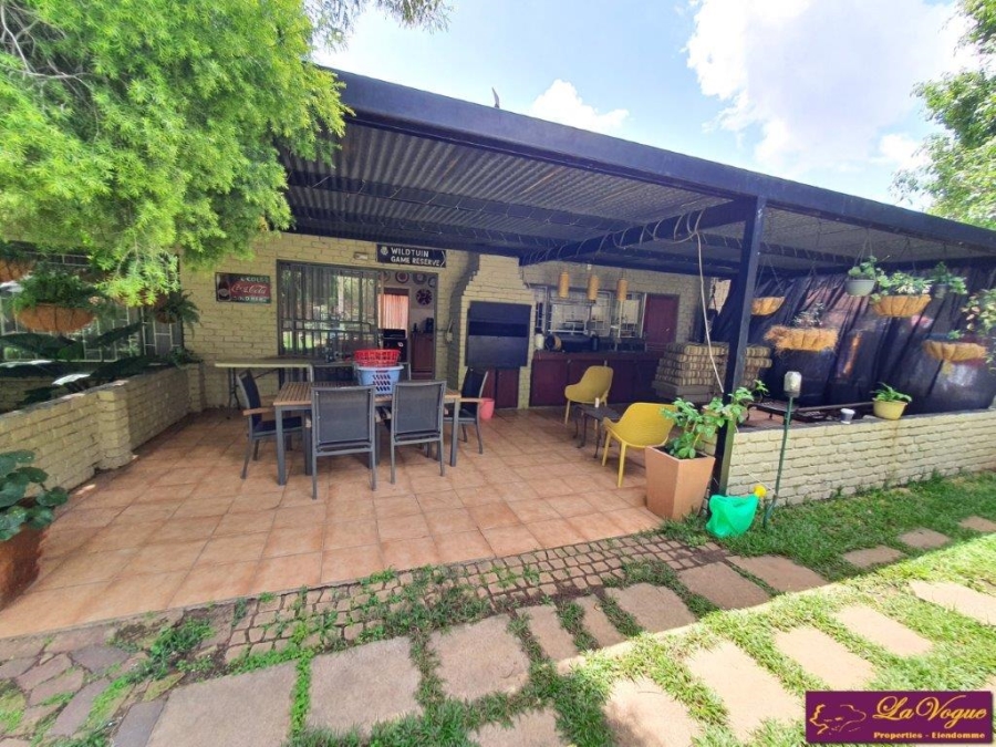 4 Bedroom Property for Sale in Die Wilgers Gauteng