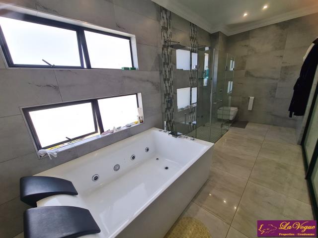 5 Bedroom Property for Sale in Silverwoods Country Estate Gauteng