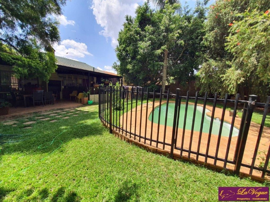 4 Bedroom Property for Sale in Die Wilgers Gauteng
