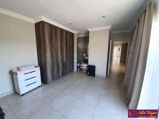 5 Bedroom Property for Sale in The Hills Gauteng