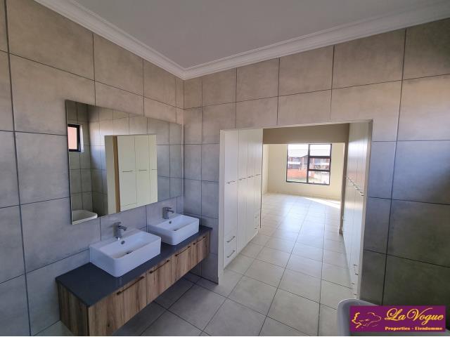 4 Bedroom Property for Sale in Six Fountains Estate Gauteng