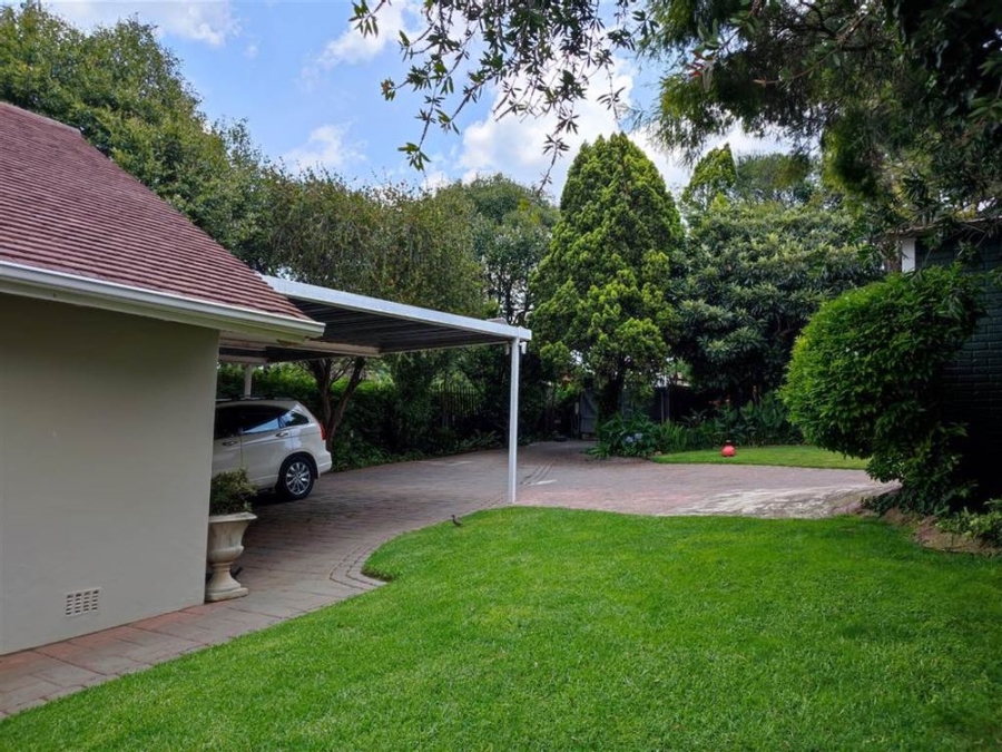 To Let 4 Bedroom Property for Rent in Victory Park Gauteng