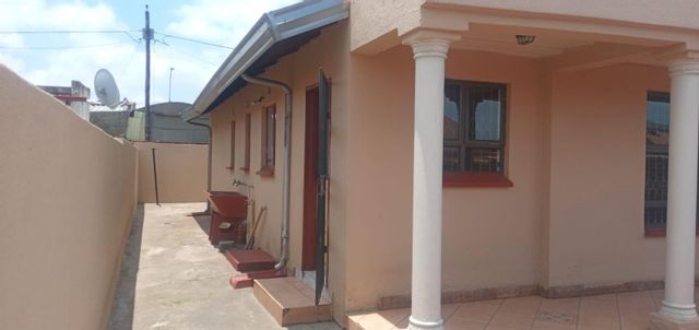 3 Bedroom Property for Sale in Protea North Gauteng