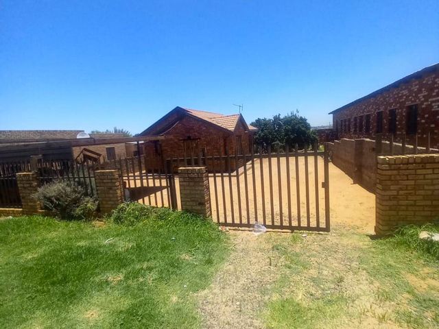 3 Bedroom Property for Sale in Mohlakeng Gauteng