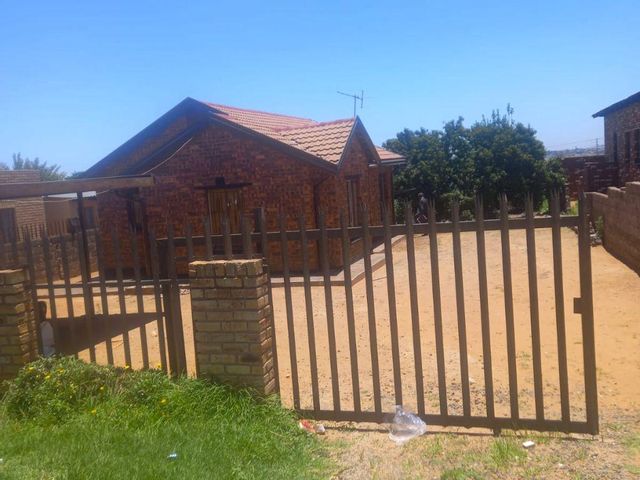 3 Bedroom Property for Sale in Mohlakeng Gauteng