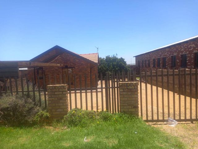 3 Bedroom Property for Sale in Mohlakeng Gauteng