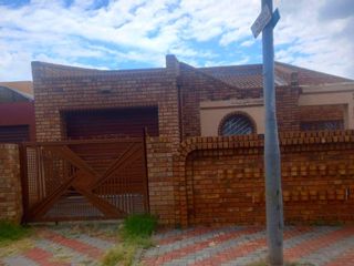 To Let 3 Bedroom Property for Rent in Protea Glen Gauteng