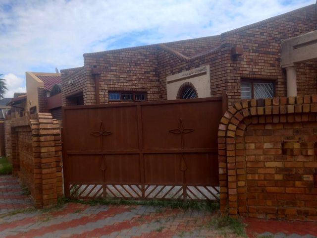 To Let 3 Bedroom Property for Rent in Protea Glen Gauteng