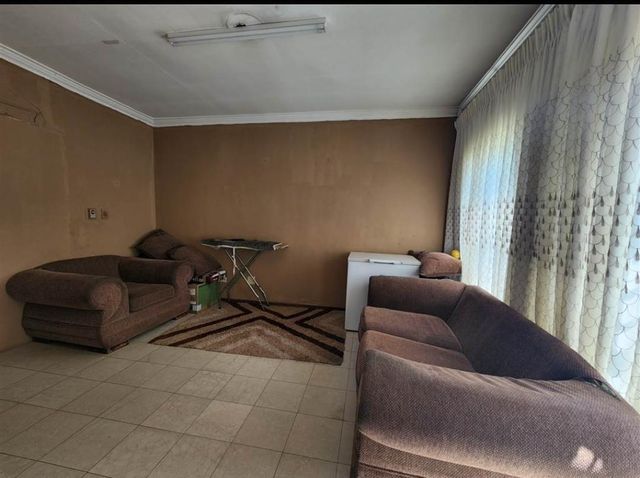 5 Bedroom Property for Sale in Lenasia South Gauteng