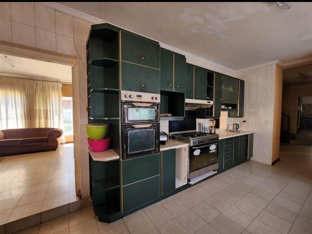 5 Bedroom Property for Sale in Lenasia South Gauteng