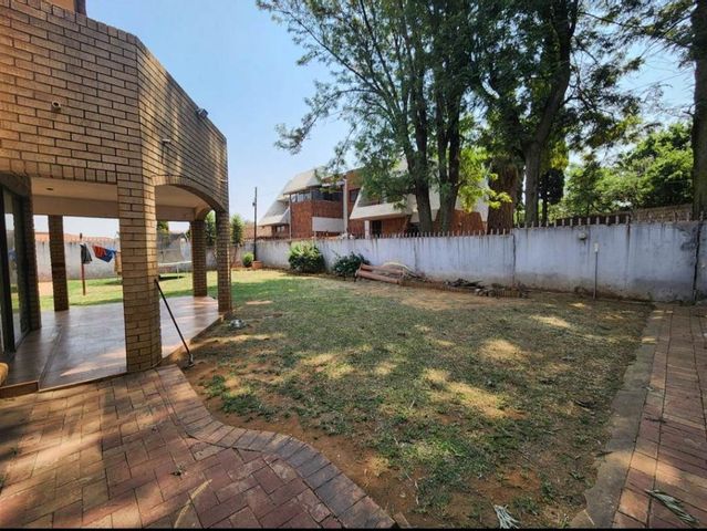 5 Bedroom Property for Sale in Lenasia South Gauteng