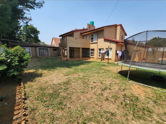 5 Bedroom Property for Sale in Lenasia South Gauteng