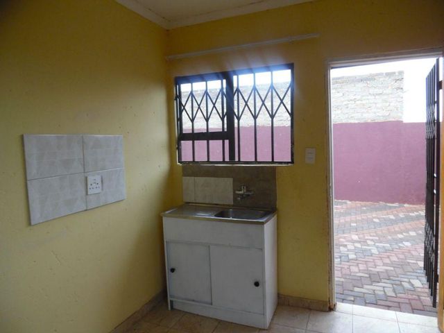 To Let 2 Bedroom Property for Rent in Protea Glen Gauteng