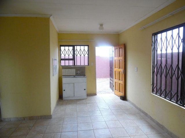 To Let 2 Bedroom Property for Rent in Protea Glen Gauteng