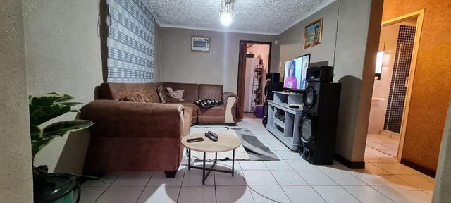 2 Bedroom Property for Sale in Mapetla Gauteng