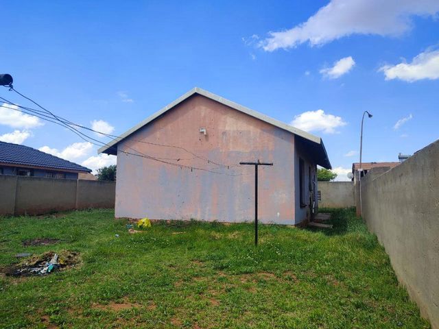 2 Bedroom Property for Sale in Lawley Gauteng