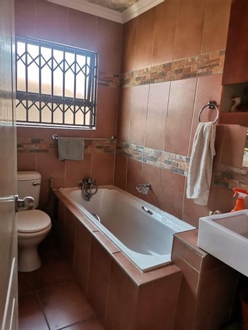 2 Bedroom Property for Sale in Meadowlands Gauteng